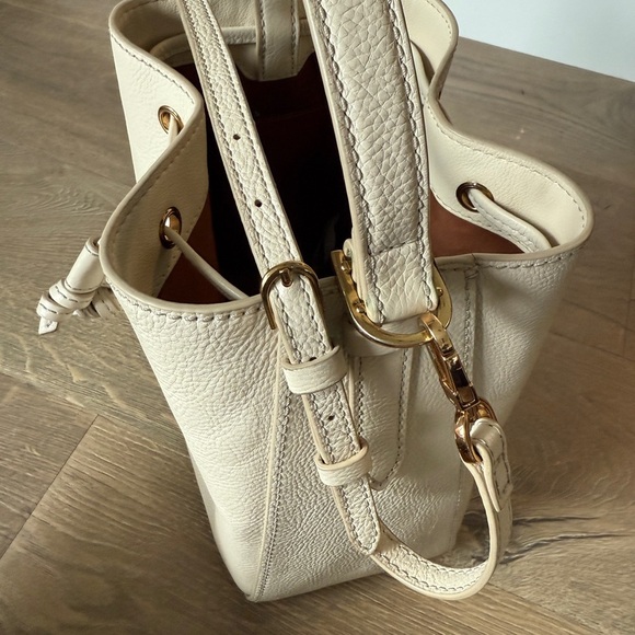 Fossil Tessa Bucket Crossbody Cream Leather Bucket Bag - Picture 12 of 16